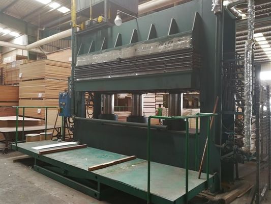 بالا یک فنیر چوب مهندسی شوی شده سیاه آبربوک تاج دانه های سیاه رنگ برای دکوراسیون کابینت هتل BA-C506C / 507C / 592C