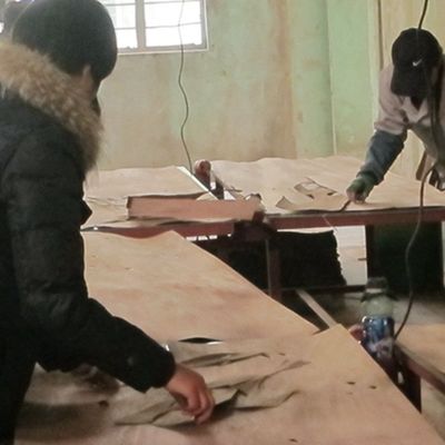 فنیر چوب مهندسی شده پدوک تراشیدن دانه مستقیم تکنیک های برش ضخامت 0.5mm برای چهره کابینت