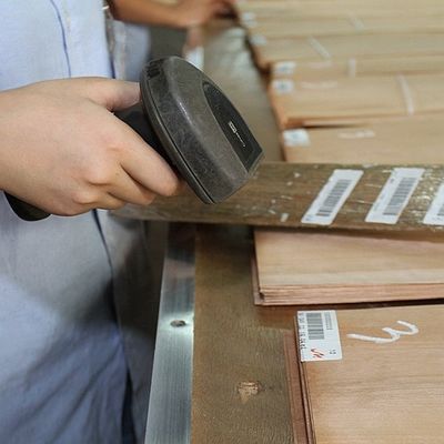 کابینت / درب کنتراست خط سیاه تاج دانه چوب ساج روکش طبیعی 0.15-0.55mm
