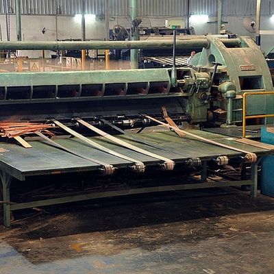 روکش چوب بلوط طبیعی آمریکایی با برش تخت تاج برش دانه دانه AAA ضخامت 0.5-0.55 میلی متر برای صورت کابینت چین
