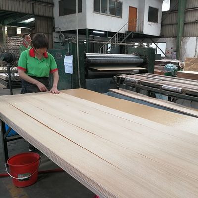 پانل های تزئینی مستقیم با روکش چوب طبیعی سنجد با رنگ تخته خرده چوب Mdf رایگان برای مبلمان