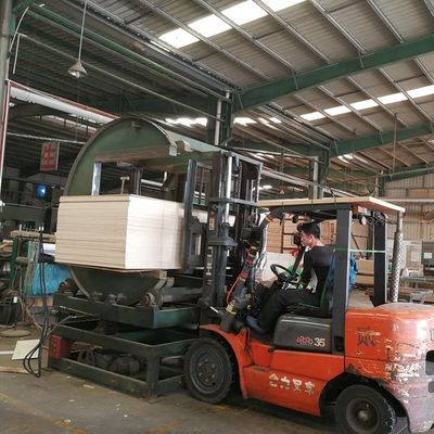 با چهره چوبی طبیعی Ash Crown Wood Veneer E0/E1 پلائیوود فانتزی / Mdf / Chipboard