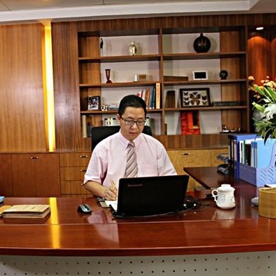 رنگ زرد کمپور Sapele Pommele فنیر چوبی فوق العاده برای تزئین هتل